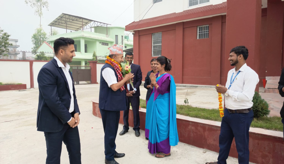 यस जिल्लामा हाजिर हुनु भएका प्रमुख जिल्ला अधिकारी श्री रामु राज कडरीयाज्यूलाई सफल कार्यकालको शुभकामना सहित स्वागत गरियो ।